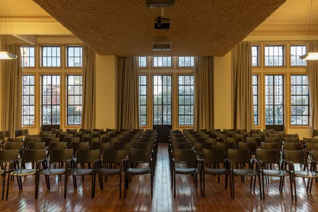 Foto centralizada do Salão Nobre.