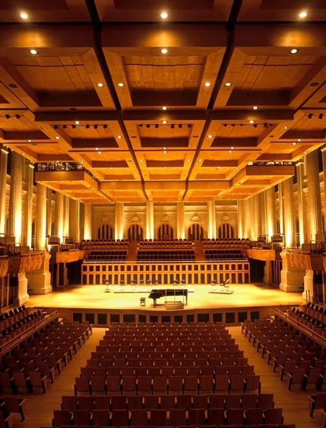 Palco da Sala São Paulo com um piano posicionado ao centro